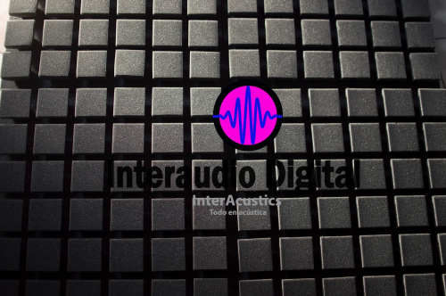 Espuma acústica tipo pirámide invertida
